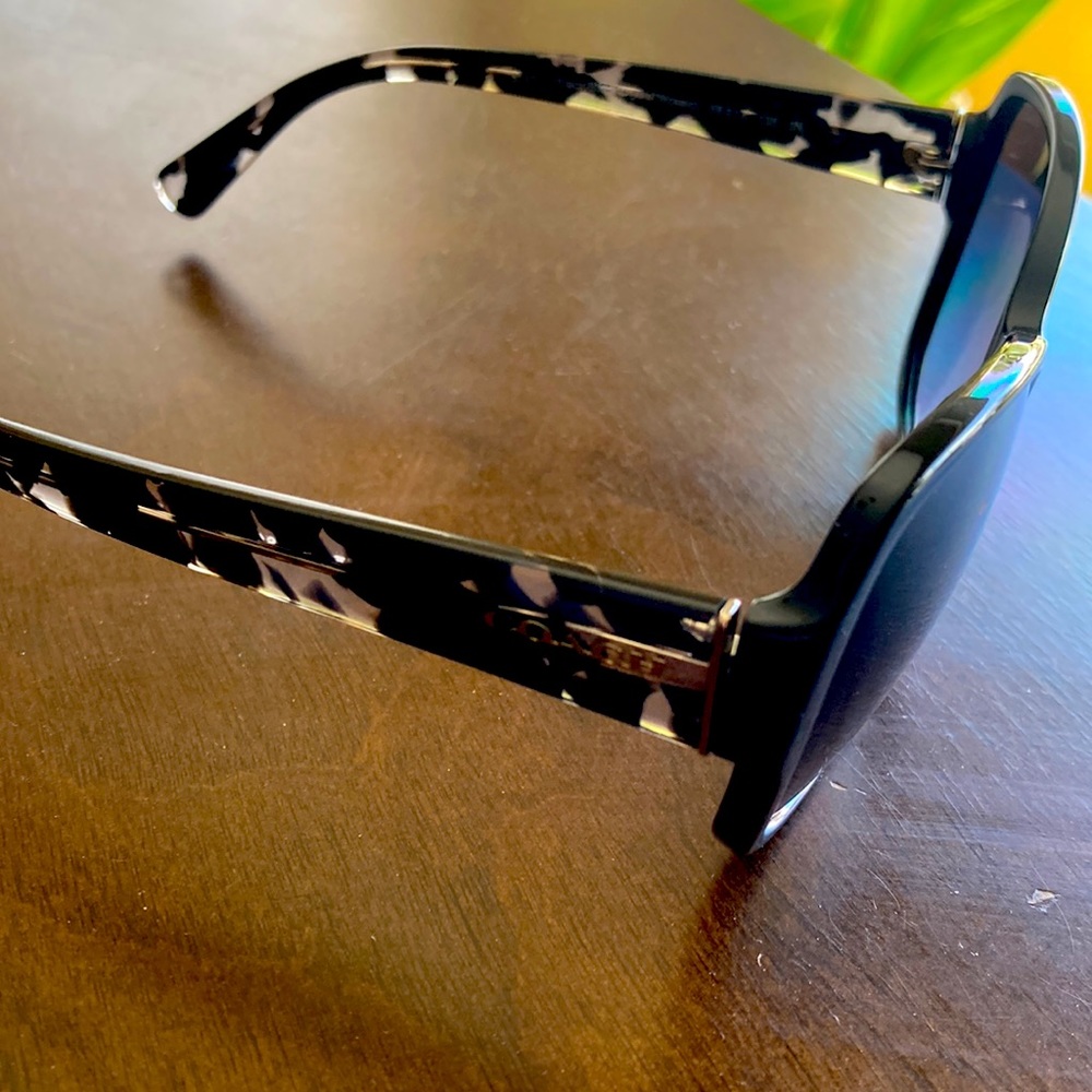 Coach Women’s sunglasses - Picture 2 of 7